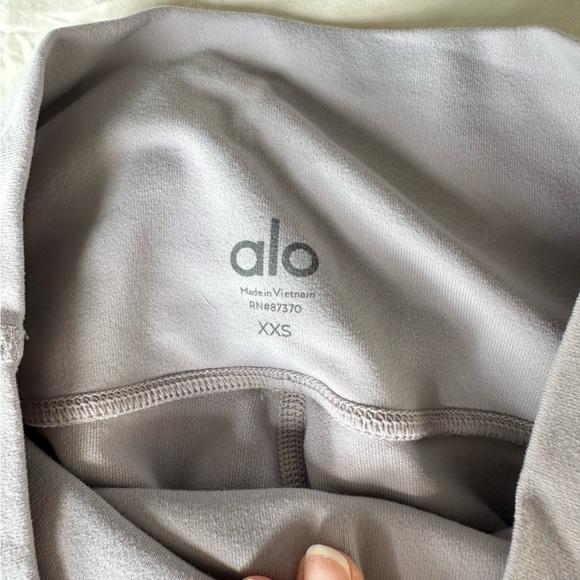 LAVENDER ALO LEGGINGS - Picture 3 of 7